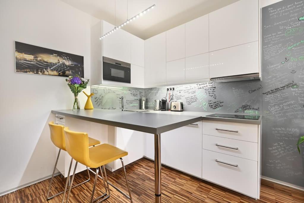 Smart & Luxury Old Town Apartment Praga Esterno foto