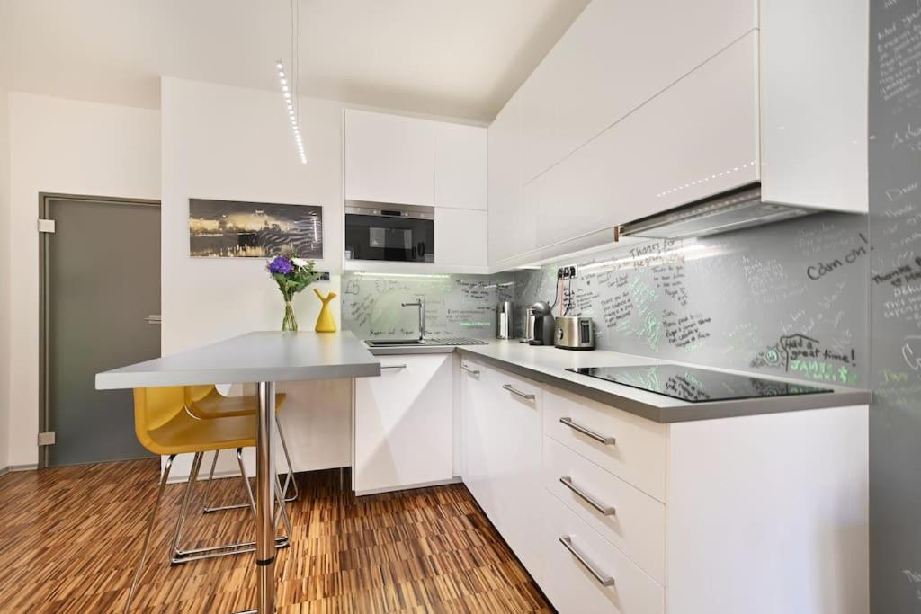 Smart & Luxury Old Town Apartment Praga Esterno foto